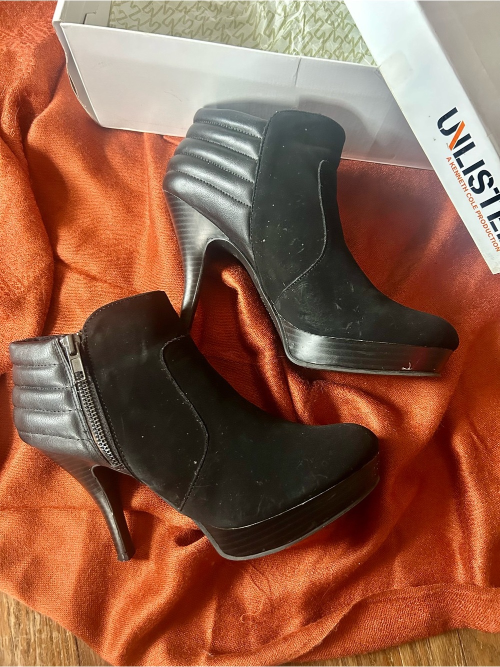 Black Women's Heeled Ankle Booties - Sleek Platform Design UNLISTED KENNETH COLE